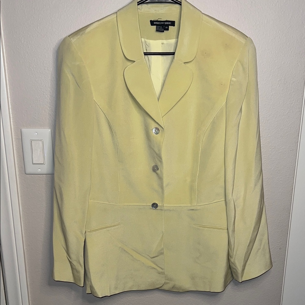 Chic Light Yellow Blazer